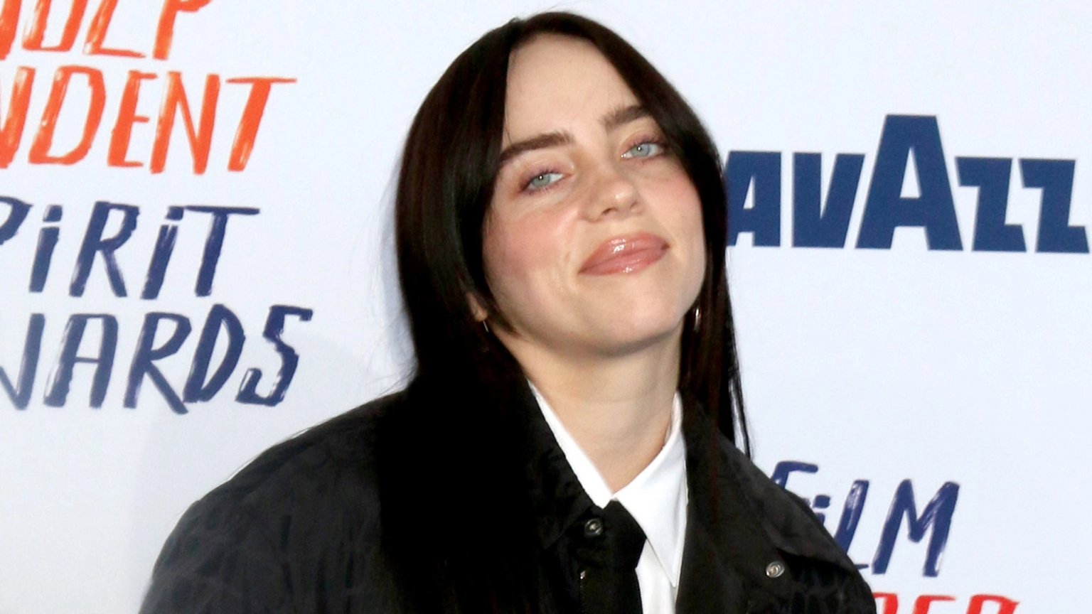 Eerste beelden van zangeres Billie Eilish op de set van 'The Bell Jar' duiken op