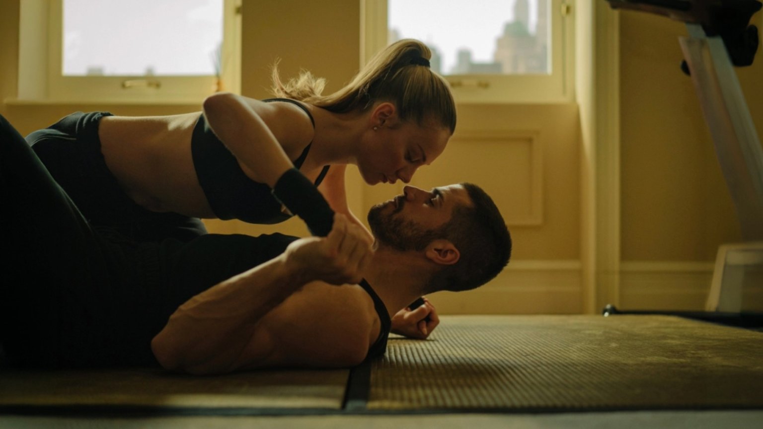 Trailer van romantische thriller 'Drawn Together' nu te zien