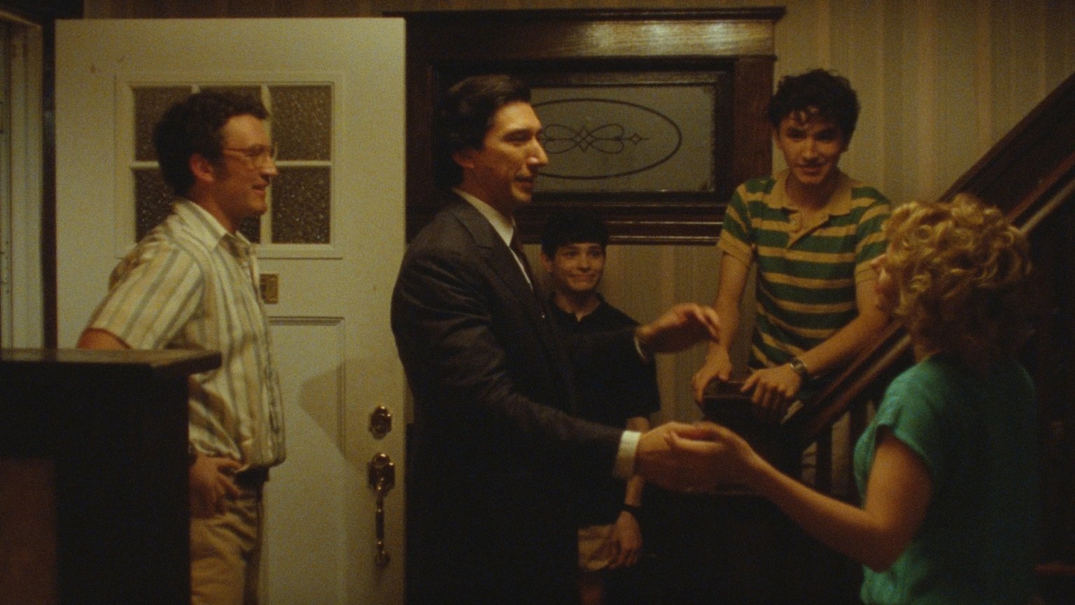 Eerste trailer van 'Paper Tiger' met Adam Driver en Scarlett Johansson onthuld