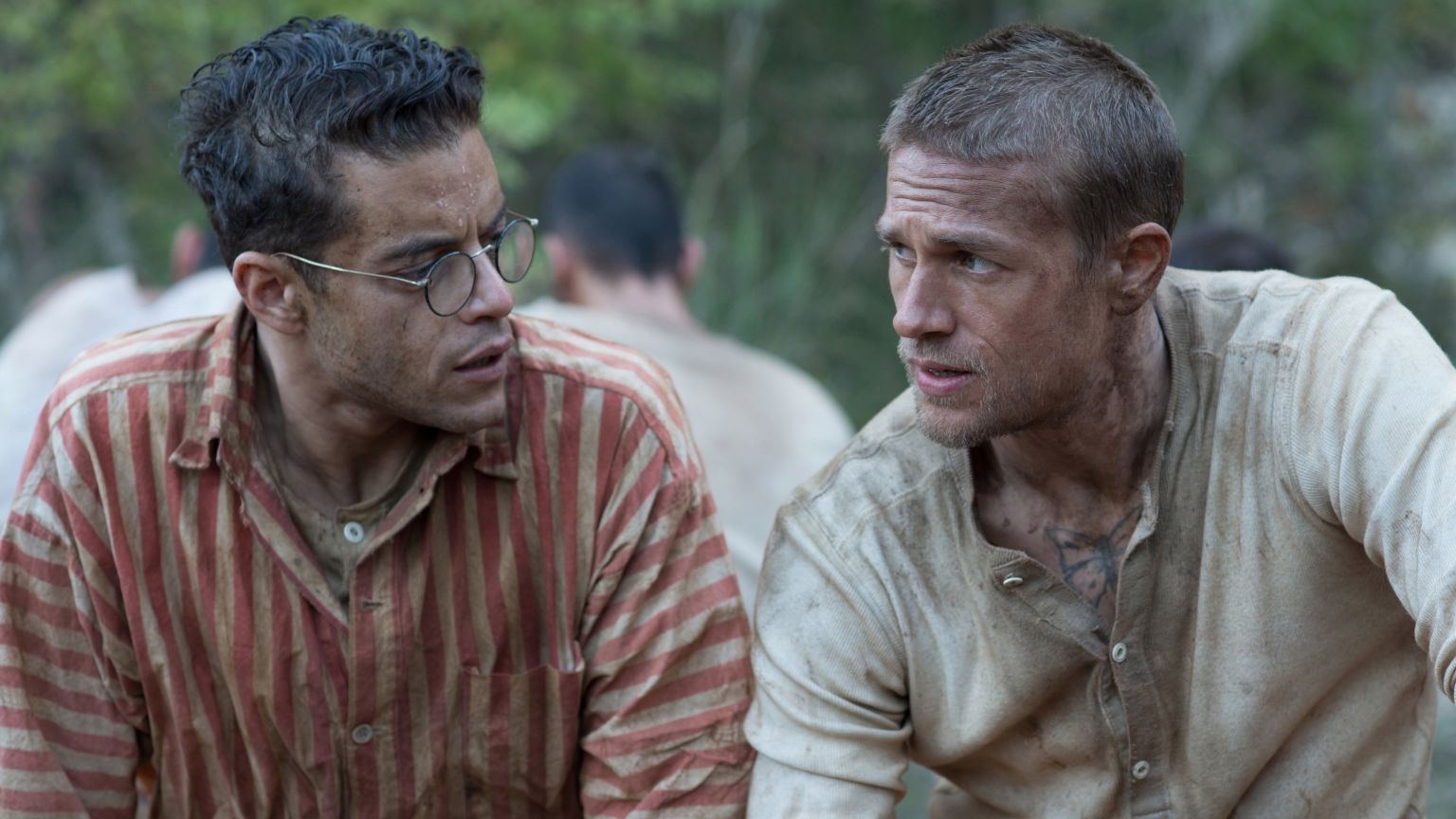 'Papillon' met Charlie Hunnam en Rami Malek vandaag gratis te bekijken via Pathé Thuis