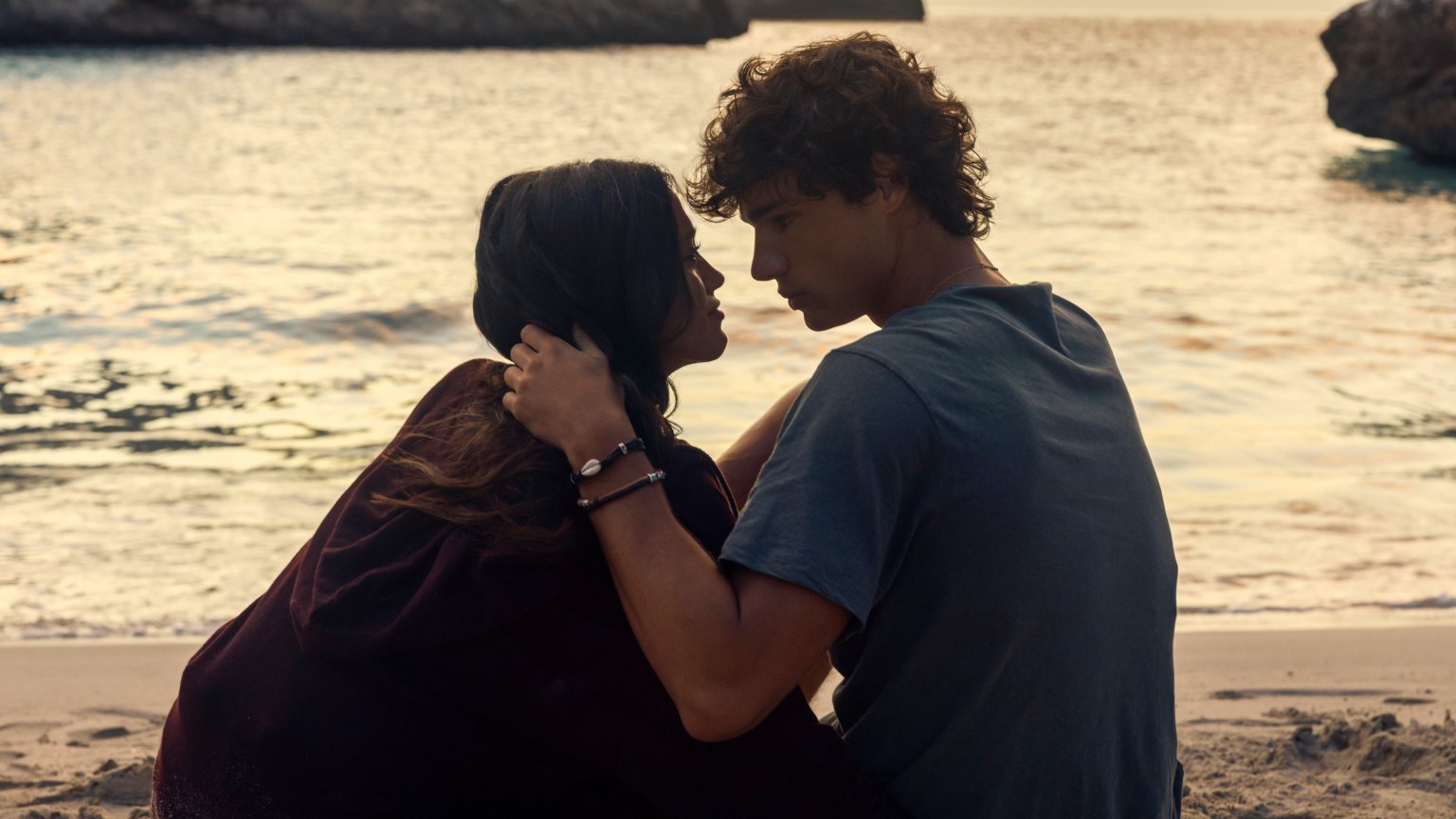 Meeslepende dramafilm over romantische zomerliefde vanaf nu te streamen