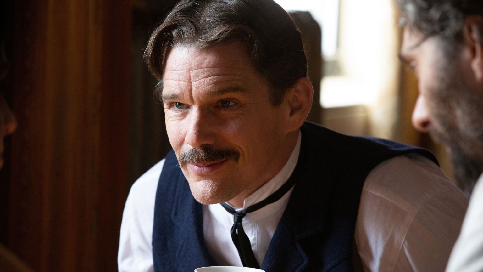 Ethan Hawke, Riley Keough en Peter Sarsgaard voegen zich bij Jake Gyllenhaal in 'The Guilty'