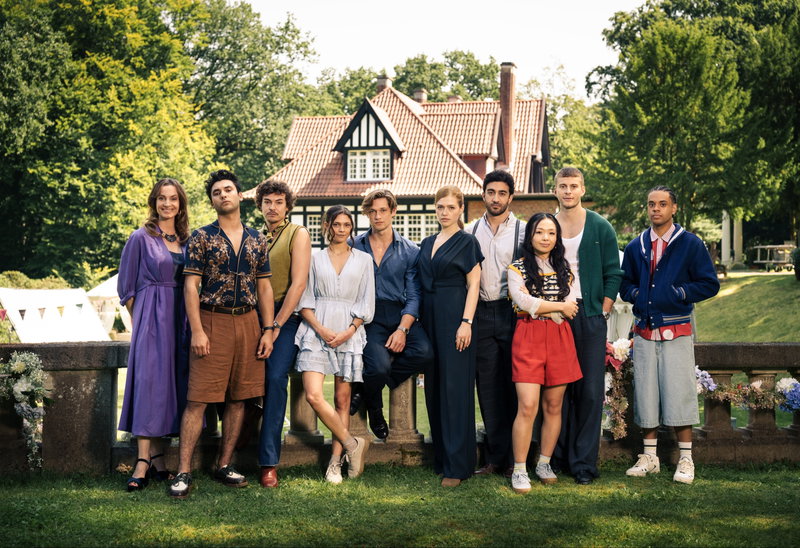 Cast 'Maxton Hall' S3. Afbeelding via Prime Video.