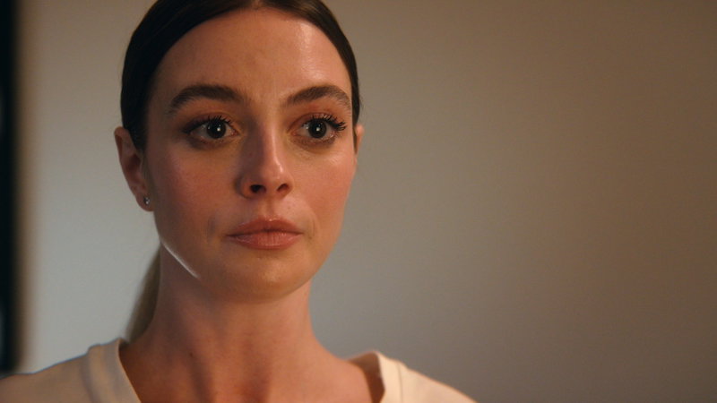 Melis Sezen als de oppas Nazlı in 'Not A Stranger'. Afbeelding via Netflix.