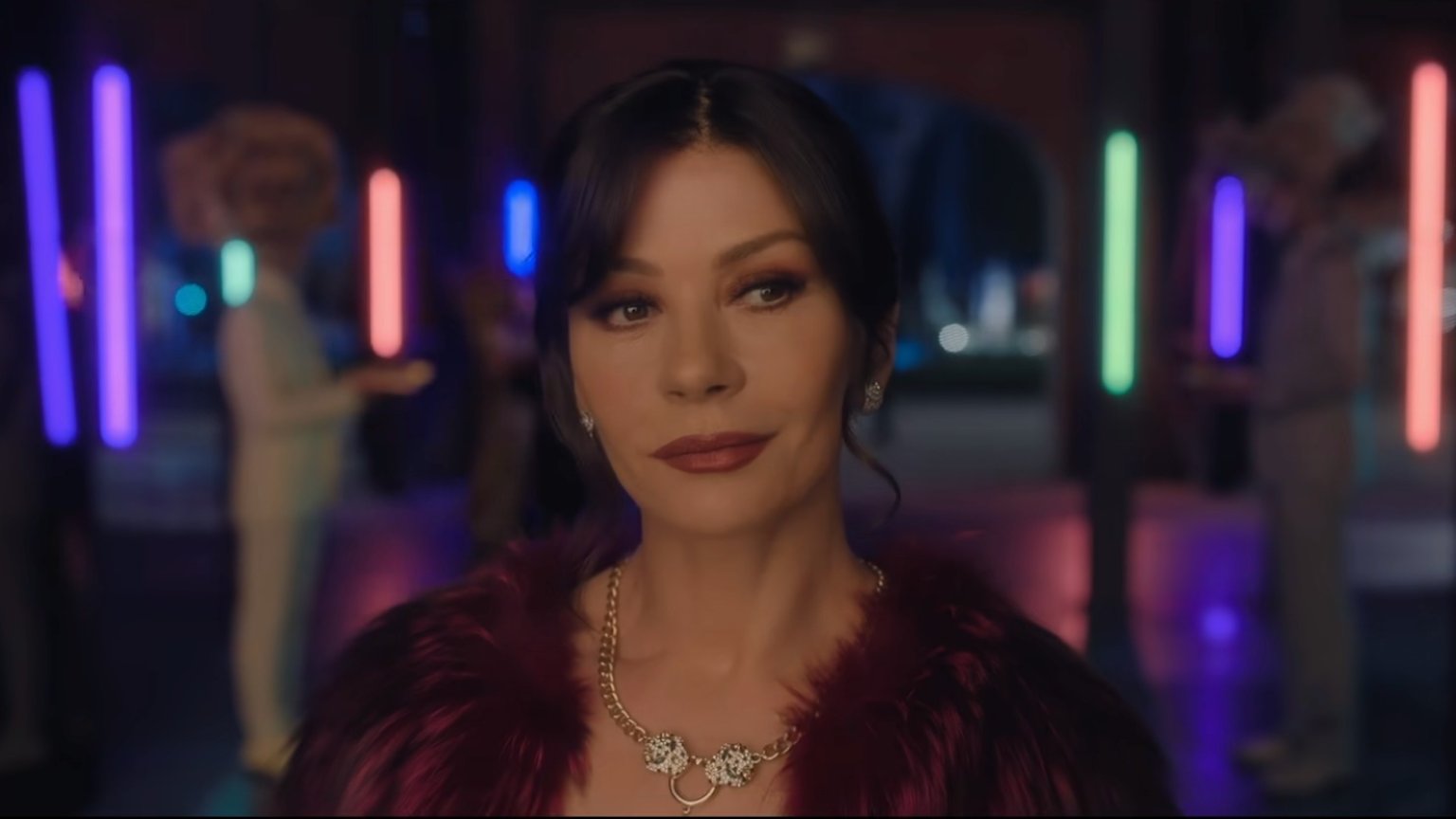 Zeven huurmoordenaars jagen op Catherine Zeta-Jones in trailer van 'Kill Jackie'