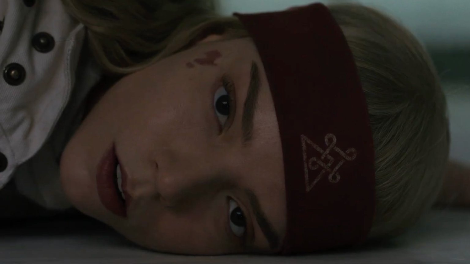 Deftig gala verandert in nachtmerrie in trailer 'Sacrifice' met Anya Taylor-Joy en Chris Evans