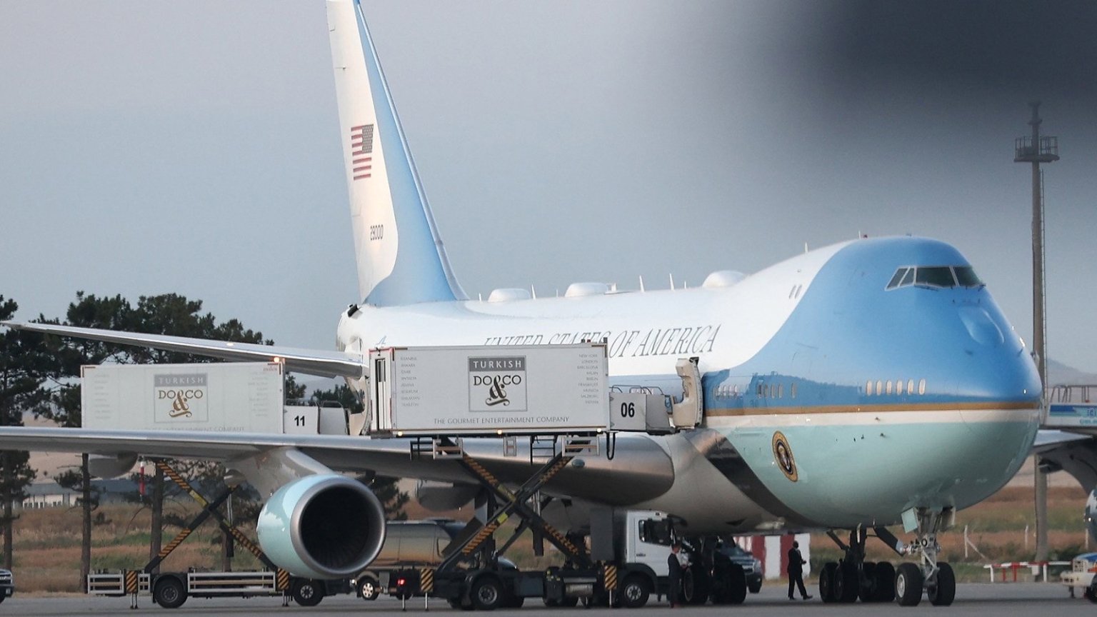 Vanaf vandaag op Netflix: documentaire laat zien hoe President Trump vluchtte via cateringwagen