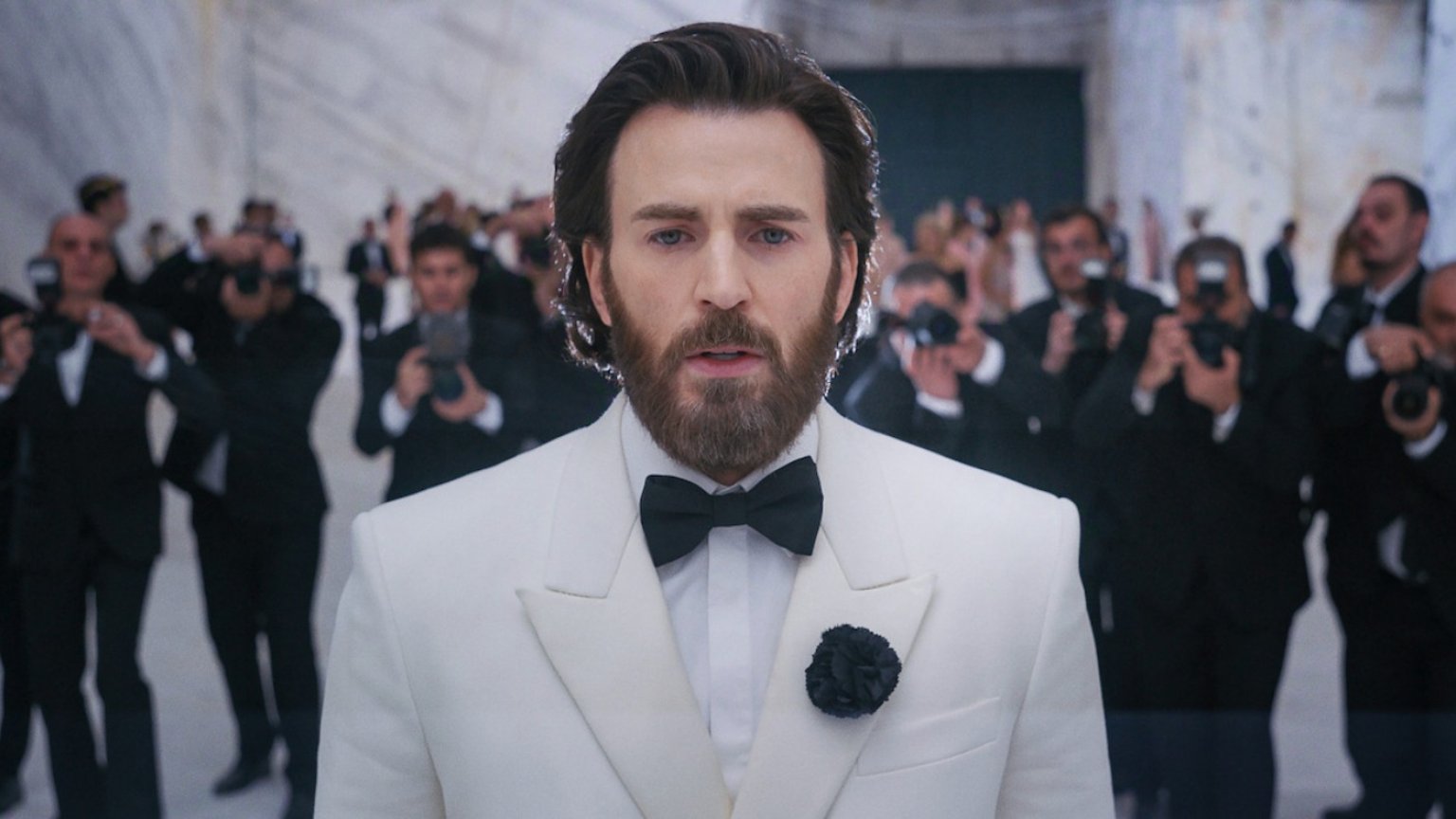 Chris Evans en Anya Taylor-Joy belanden in gijzeling in trailer van Netflix-film 'Sacrifice'