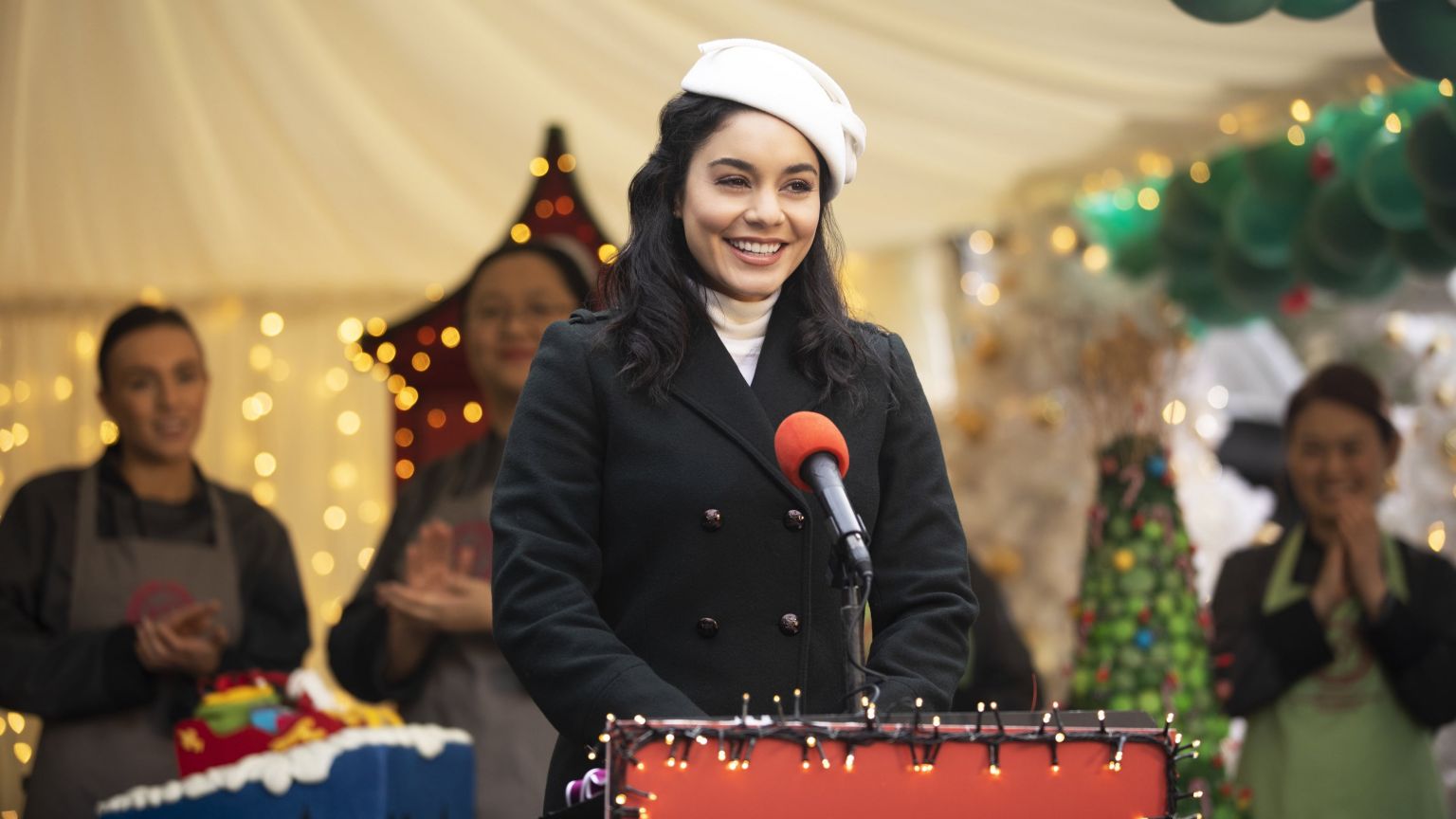 Nieuw op Netflix: Vanessa Hudgens in 'The Princess Switch: Switched Again'