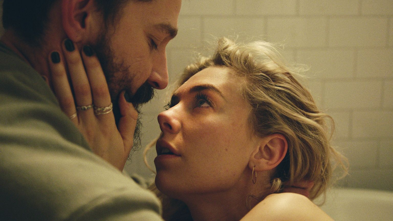 Netflix deelt officiële trailer van hartverscheurende filmfestivalhit 'Pieces of a Woman'