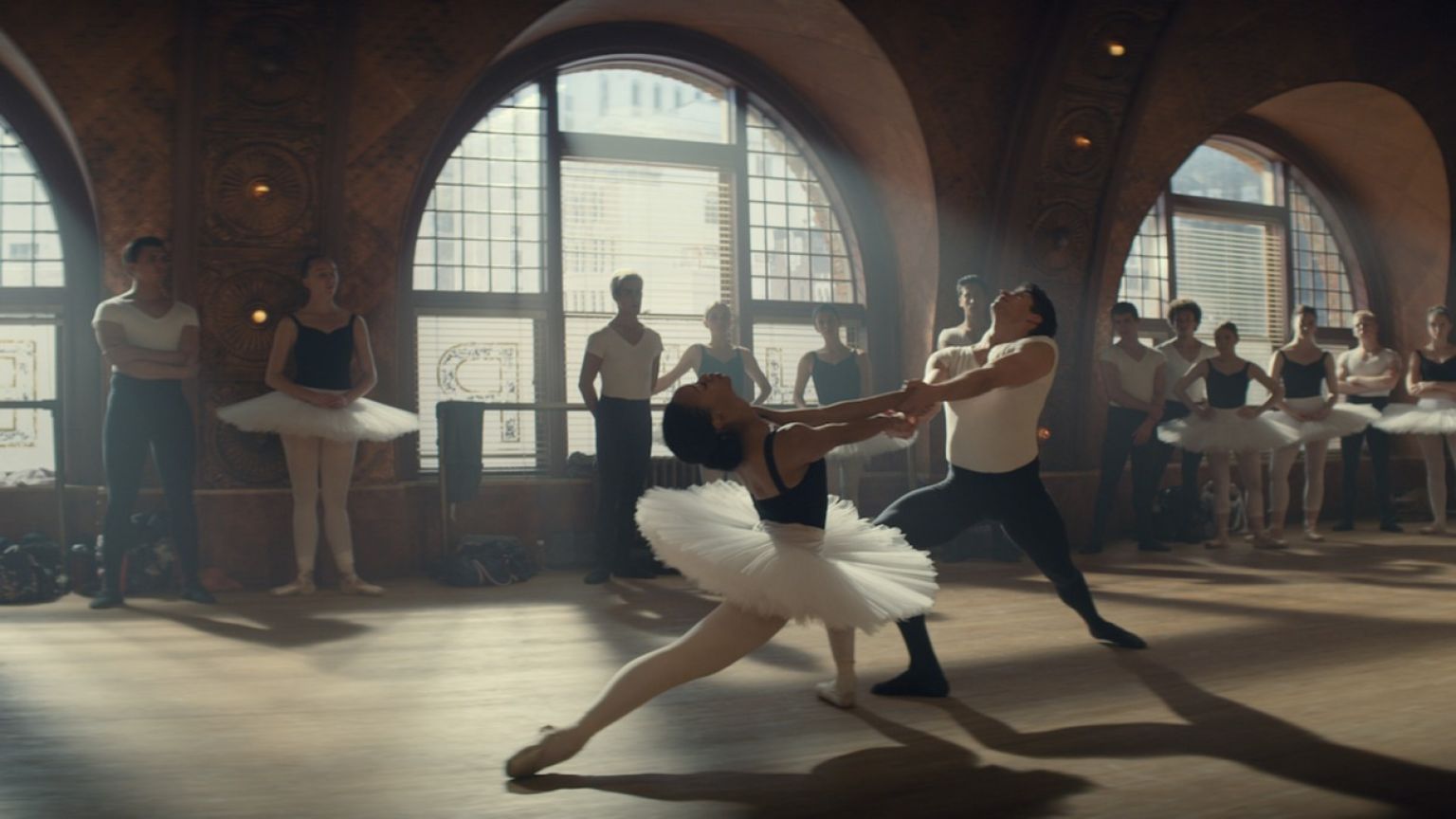 'Black Swan' meets 'Pretty Little Liars': trailer van nieuwe Netflix-serie 'Tiny Pretty Things' nu te zien