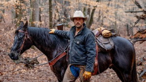 Cowboy gaat op zoek naar zijn ontvoerde dochter in eerste trailer van 'The Rescue'