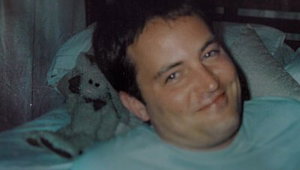 Netflix onthult trailer van documentaire 'The One About Matthew Perry'