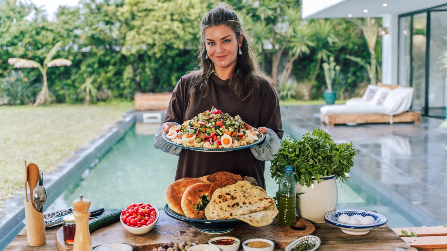 Miljuschka Witzenhausen reist door mediterrane keuken in nieuwe serie van Disney+