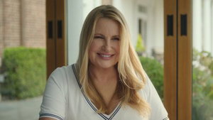 Opnames tweede seizoen van Netflix-thriller met Jennifer Coolidge na vier jaar eindelijk van start
