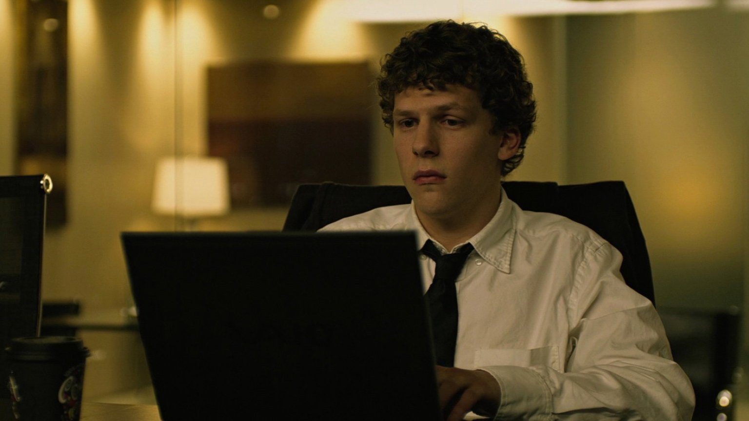 Aaron Sorkin verrast door besluit Jesse Eisenberg: acteur wil niet meer met Zuckerberg geassocieerd worden