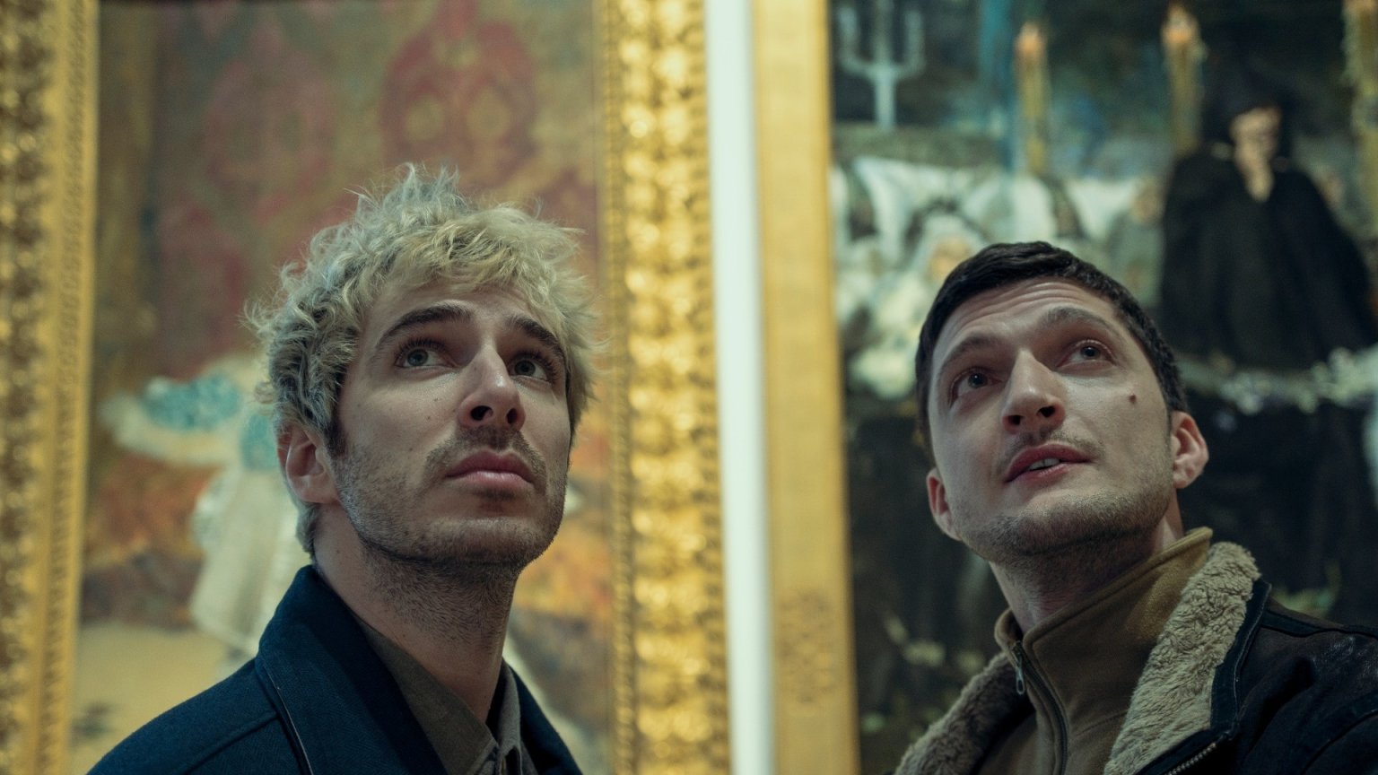 Kunst en misdaad komen samen in de trailer van luchtige nieuwkomer op Netflix