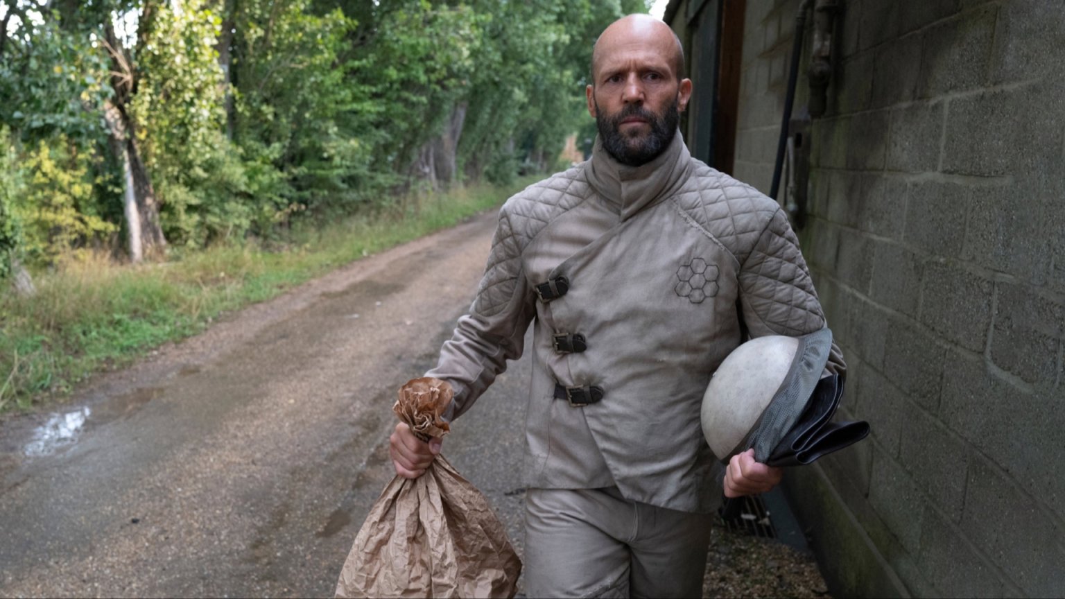 Jason Statham gaat weer helemáál los in eerste teaser van 'The Beekeeper 2'