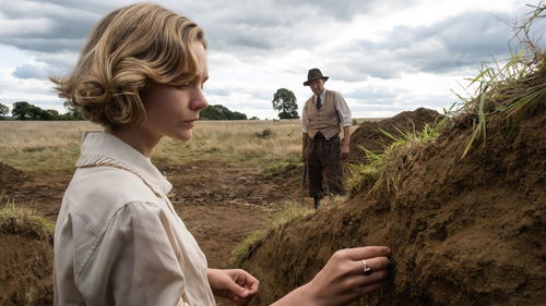 Netflix deelt trailer en releasedatum van 'The Dig' met Ralph Fiennes en Carey Mulligan