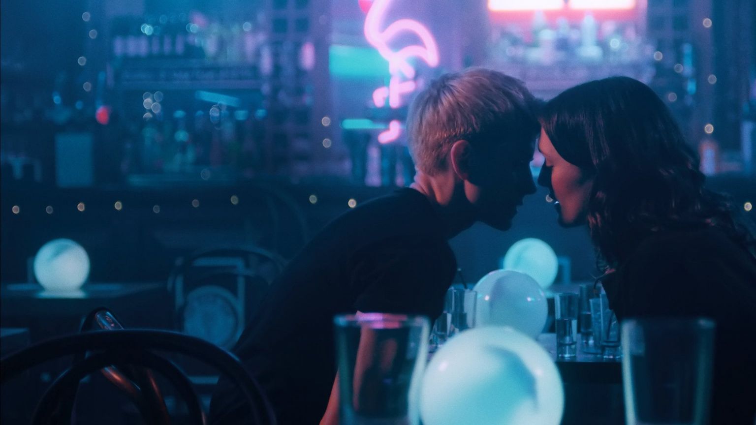 Netflix kondigt tweede seizoen van komische dramaserie 'Feel Good' met Mae Martin aan