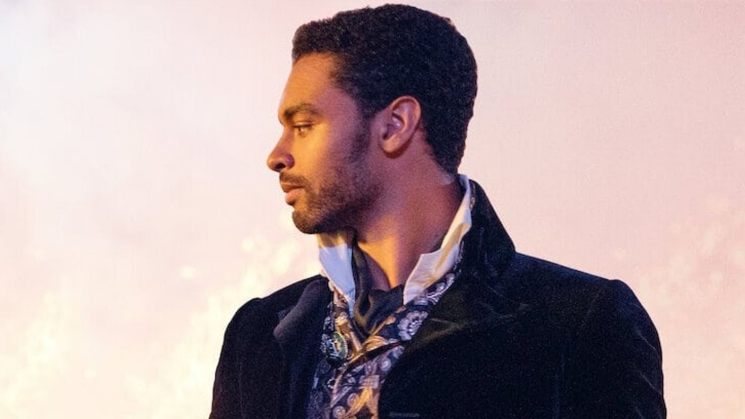 'Bridgerton'-ster Regé-Jean Page reageert op 'James Bond'-geruchten
