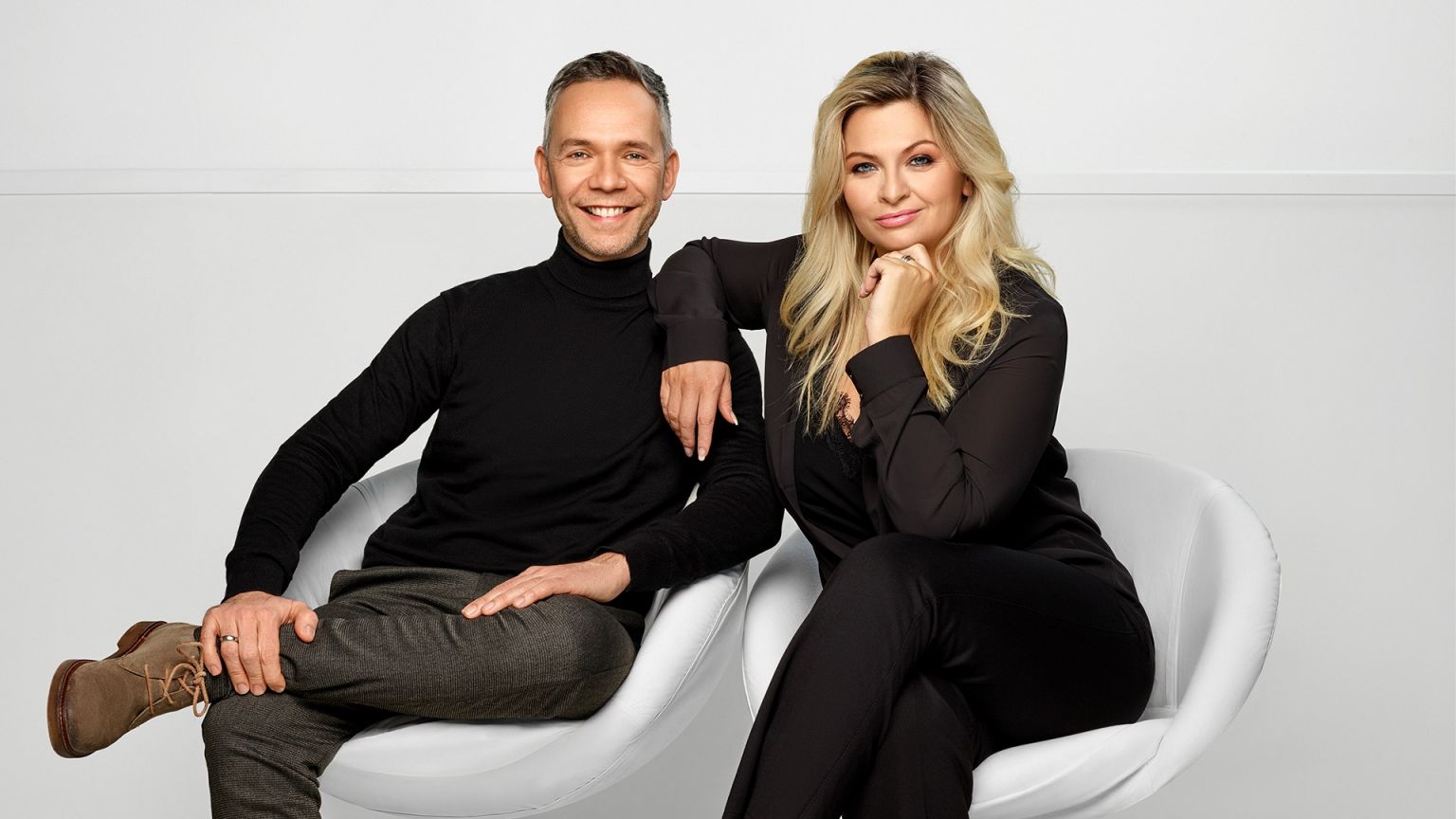 Bekende en onbekende Nederlanders geven zich letterlijk bloot in Bobbi Edens 'Sex Tape' voor Discovery+
