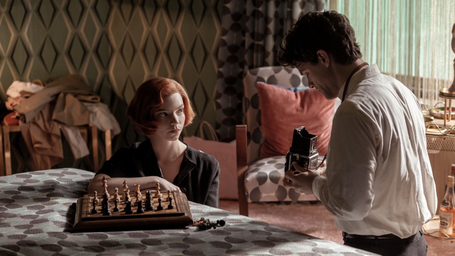Genoten van 'The Queen's Gambit'? Bekijk ook eens deze 5 dramaseries op Netflix