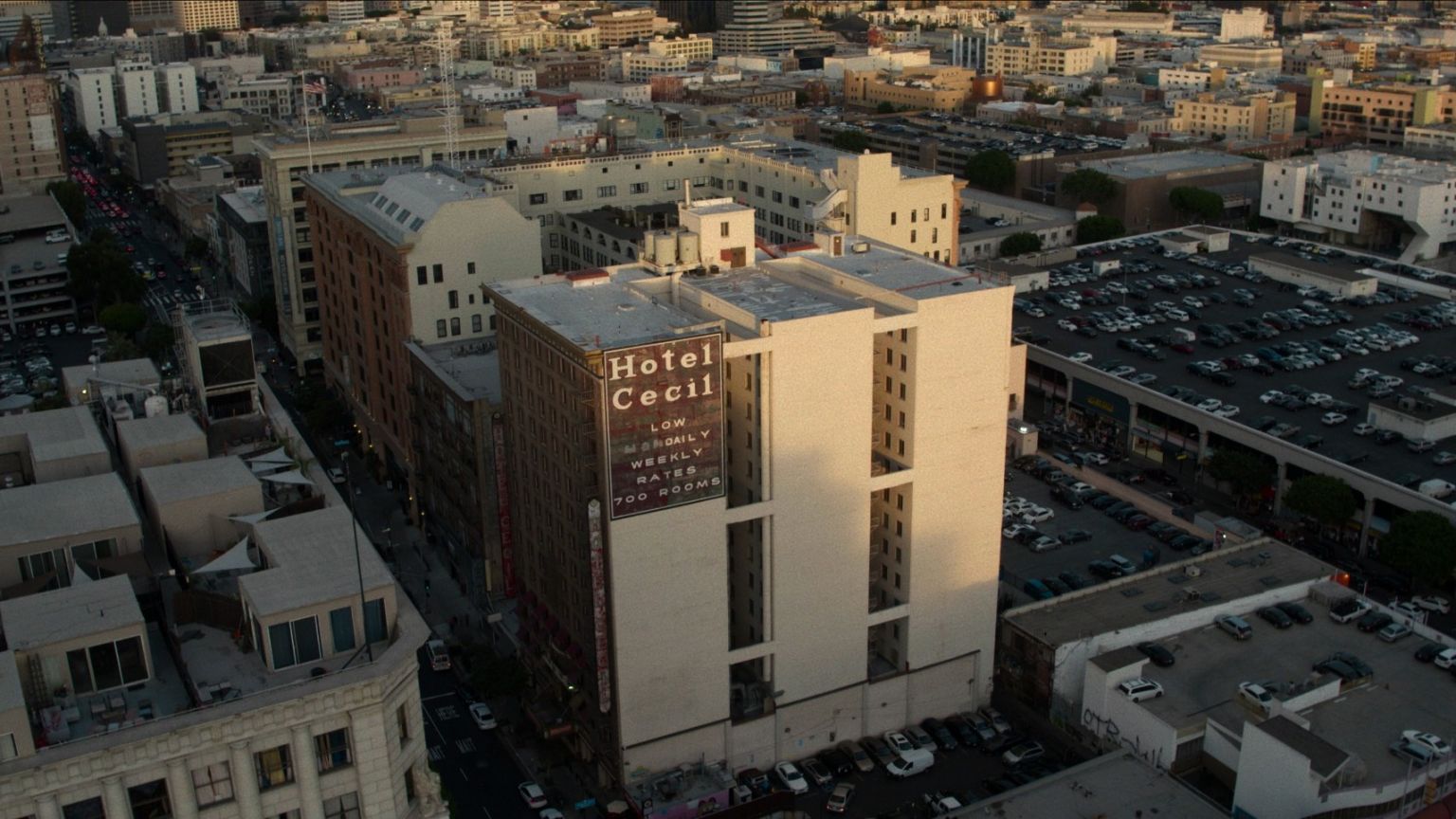 Een dodelijk hotel staat centraal in de trailer van Netflix-docuserie 'The Vanishing at the Cecil Hotel'