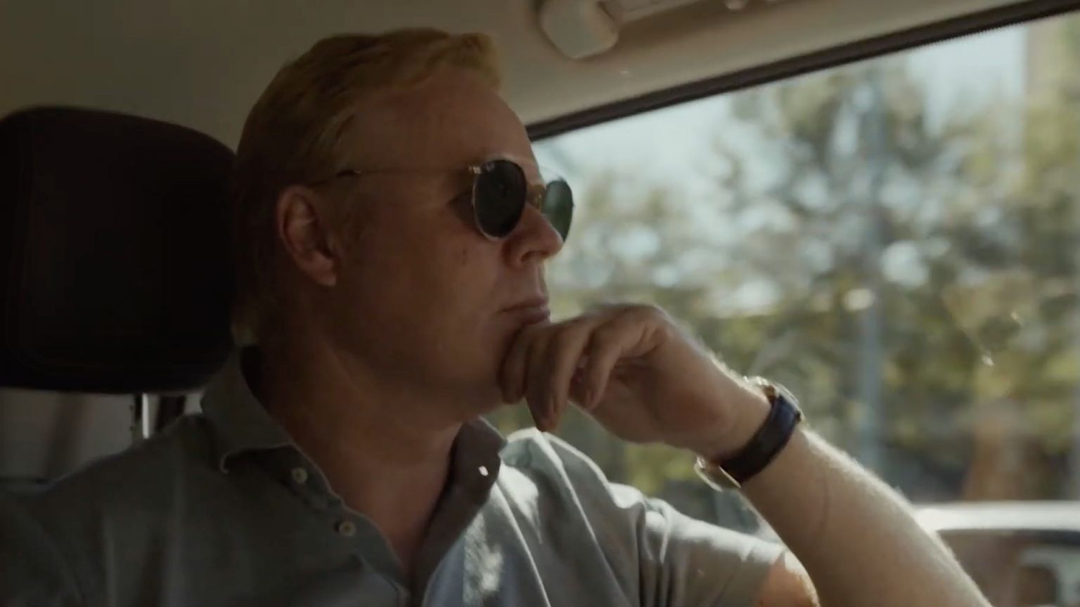 Ronald Koeman vertrekt naar Barcelona in de trailer van Videoland-serie 'Força Koeman'
