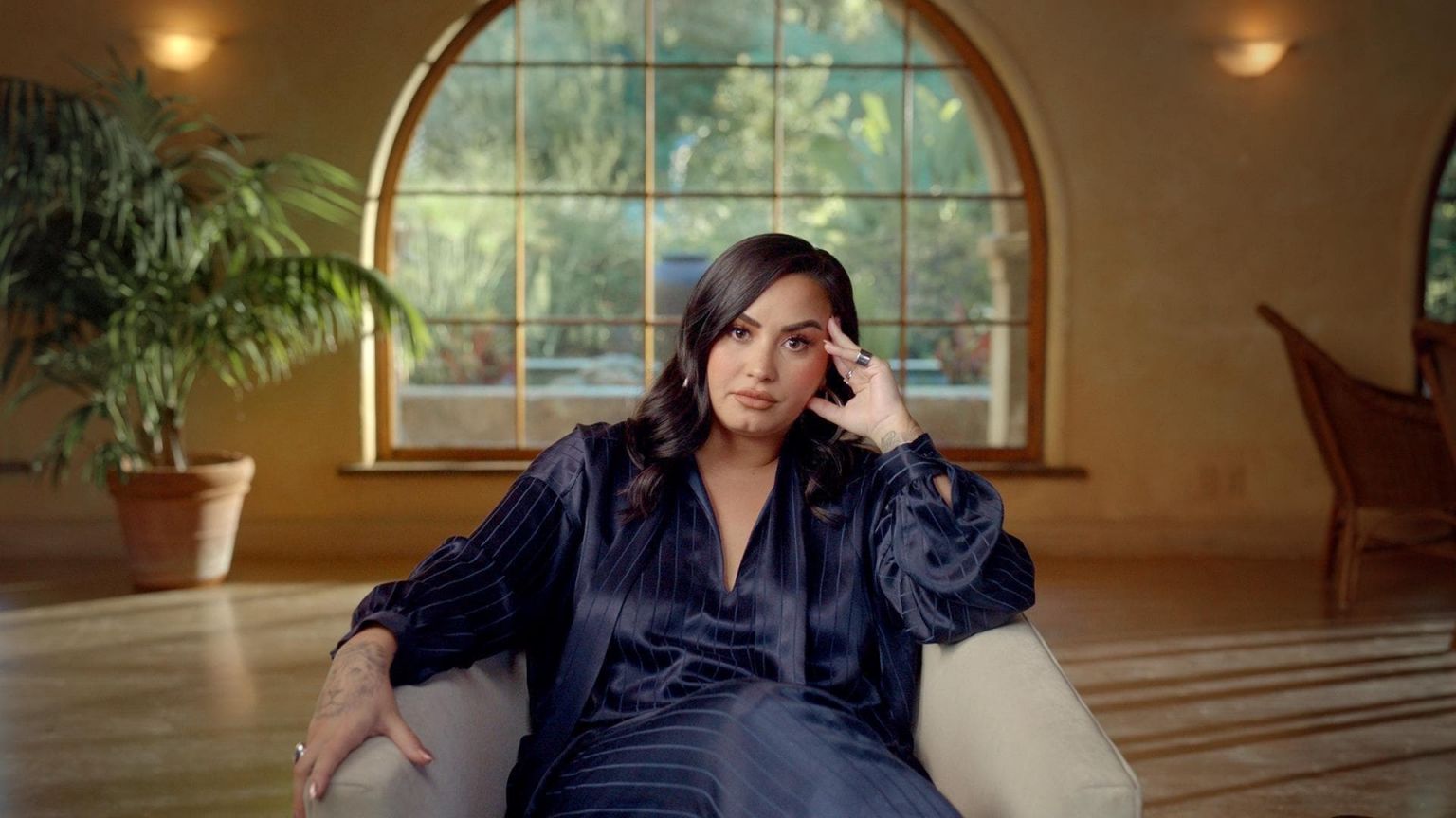 Demi Lovato is open over haar overdosis in de trailer van YouTube-docuserie 'Dancing with the Devil'
