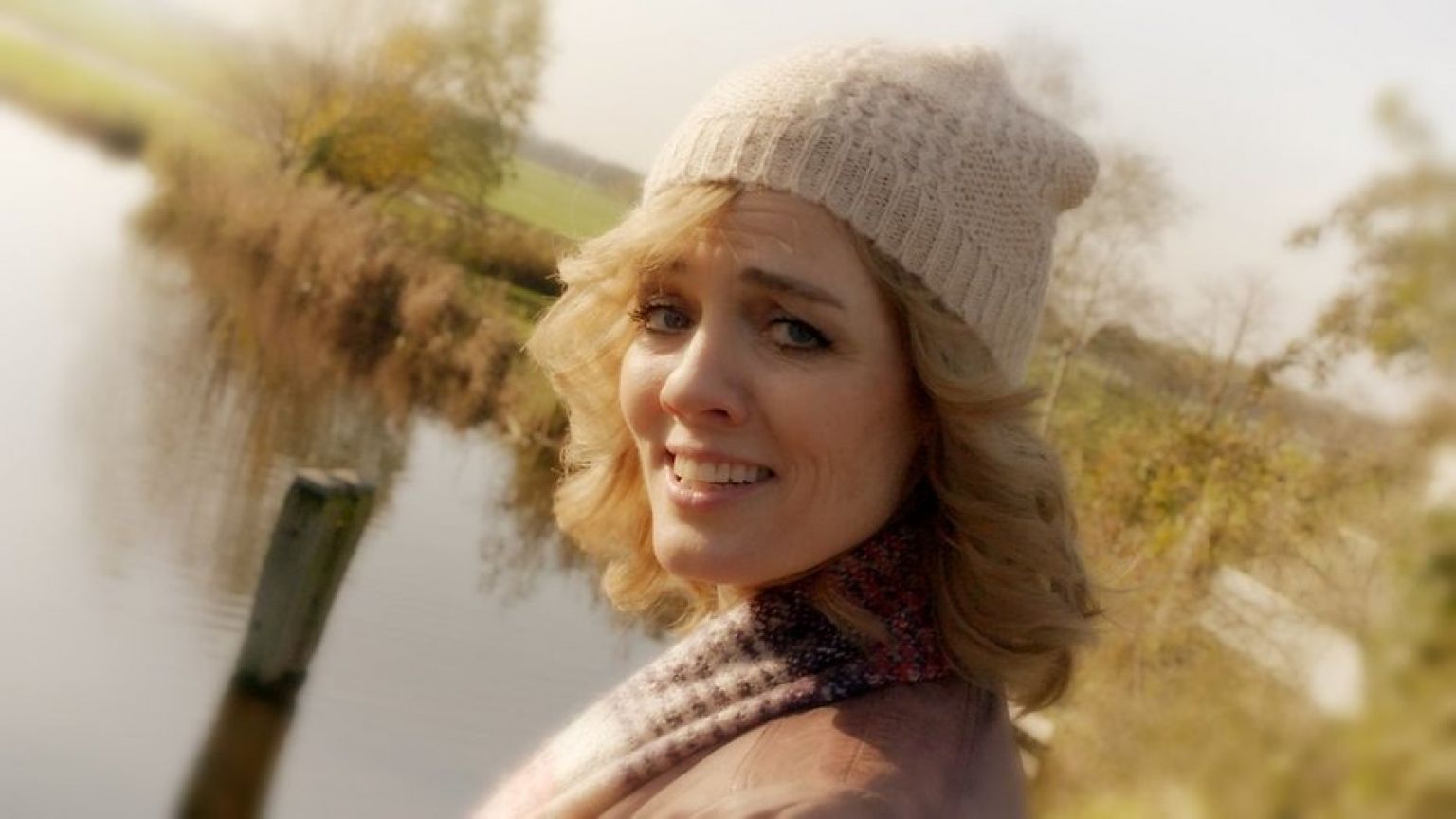 Ilse Warringa en Loek Peters spelen de hoofdrol in Nederlandse komediefilm 'Niks vreemds aan'