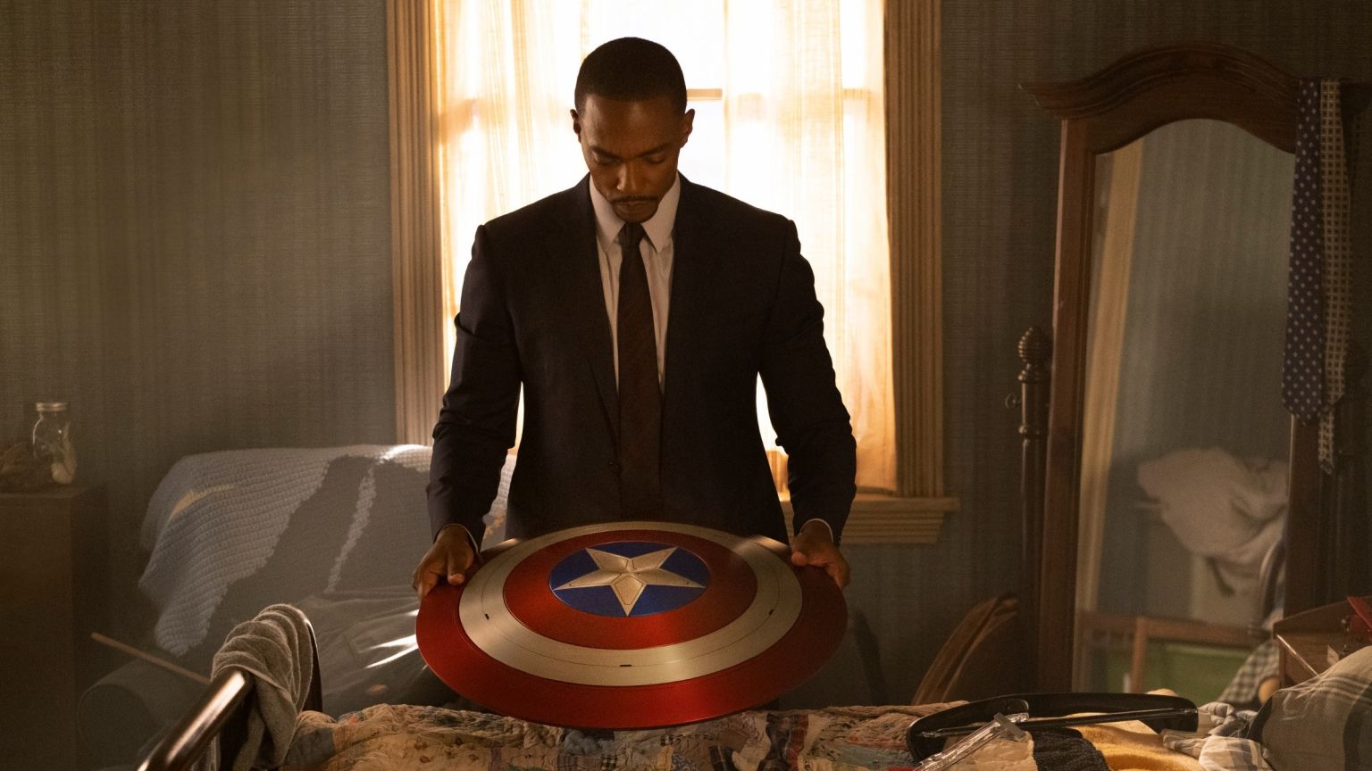 Disney+ en Marvel delen nieuwe foto's van 'The Falcon and the Winter Soldier'