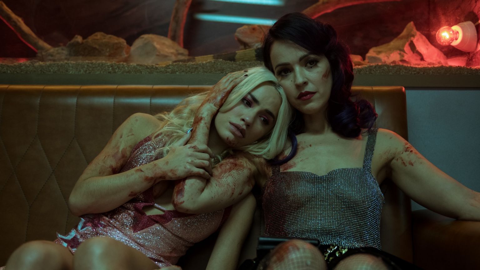 Drie vrouwen ontsnappen uit een bordeel in de officiële trailer van Spaanse Netflix-serie 'Sky Rojo'