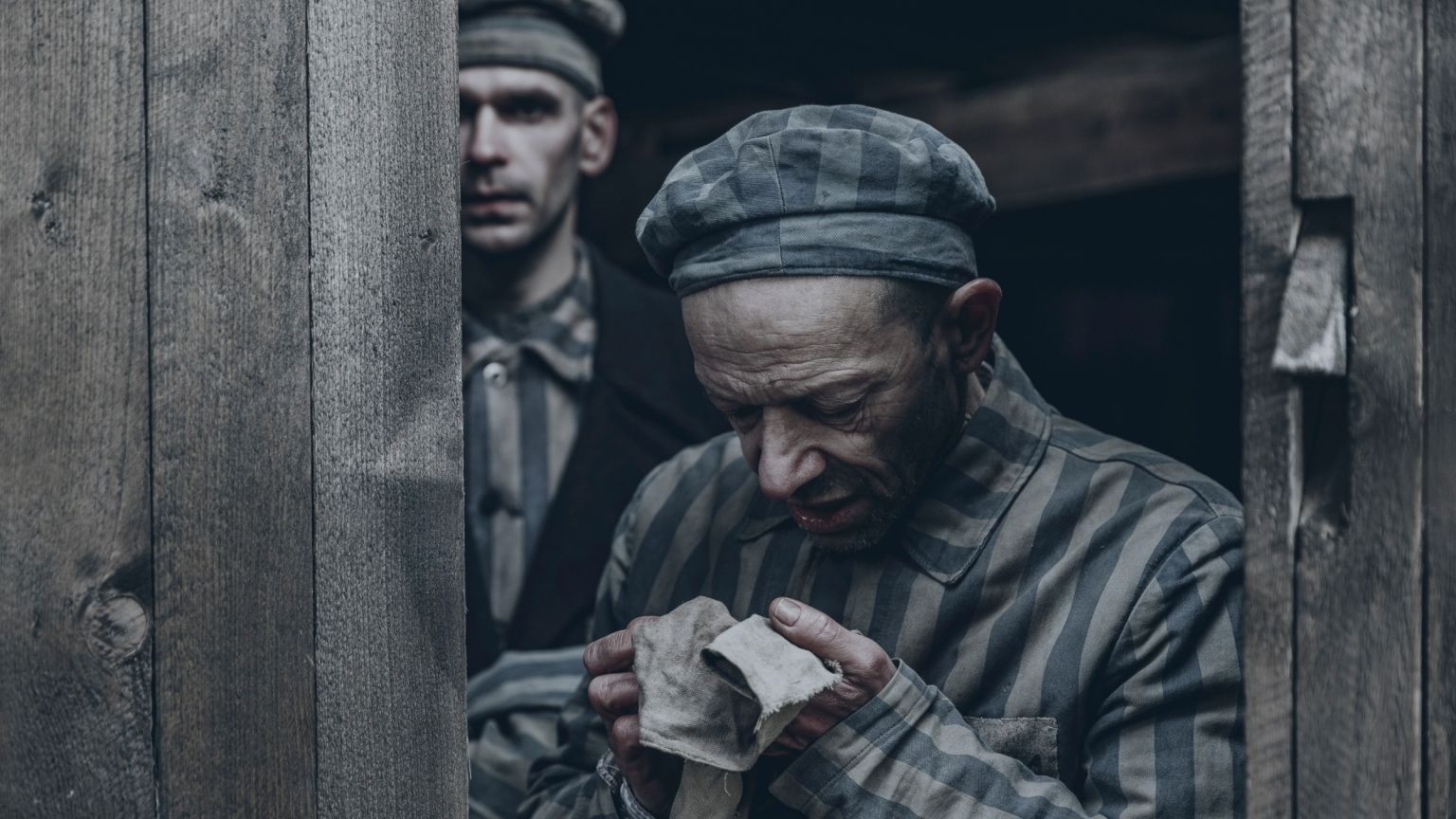 Aangrijpende nieuwe trailer van oorlogsdrama 'The Auschwitz Report' toont het leven in Auschwitz