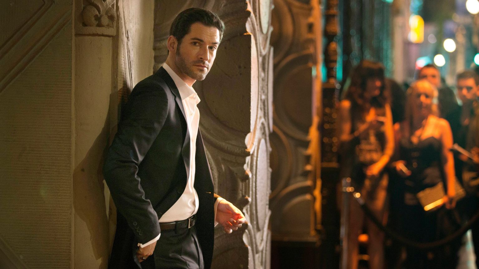 'Lucifer'-ster Tom Ellis speelt de hoofdrol in romantische Netflix-film 'The Players'
