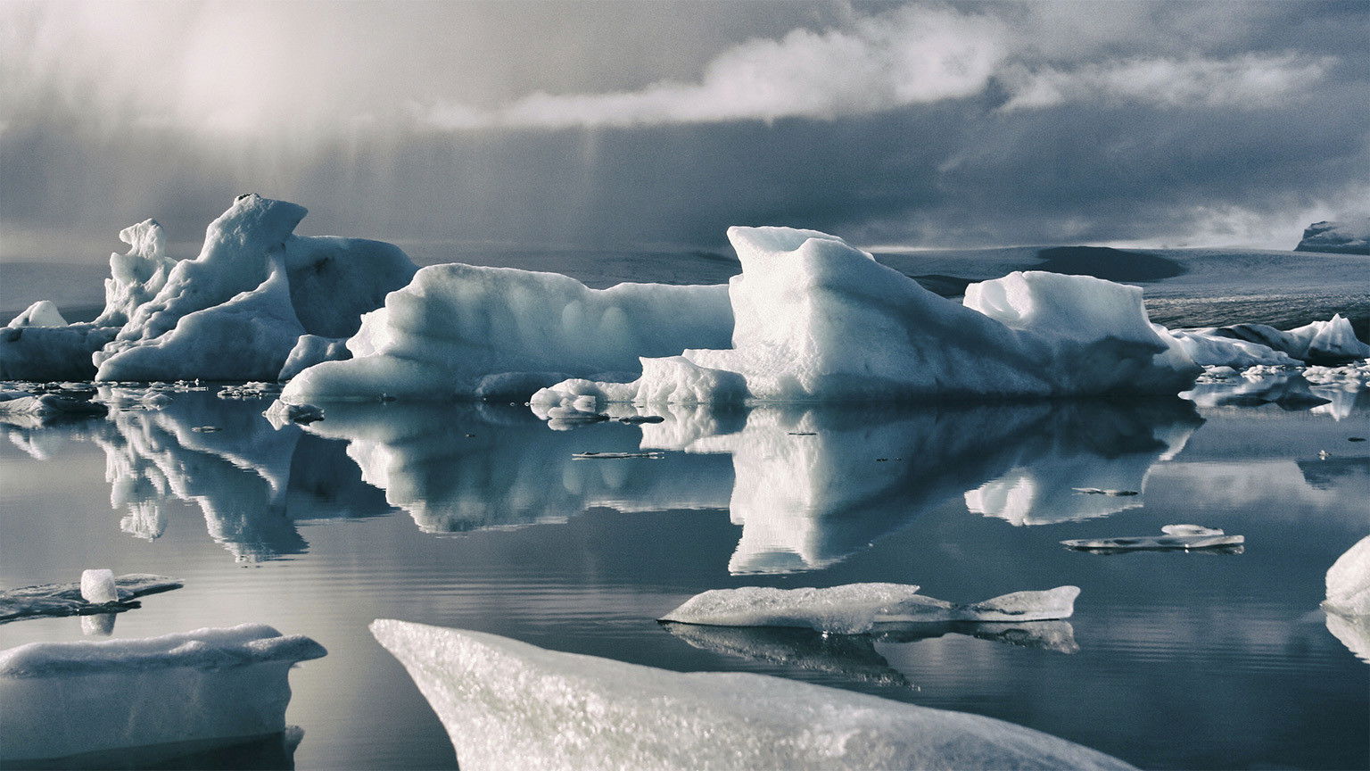 Michael Moore zet documentaire 'Planet of the Humans' gratis beschikbaar op YouTube voor Earth Day
