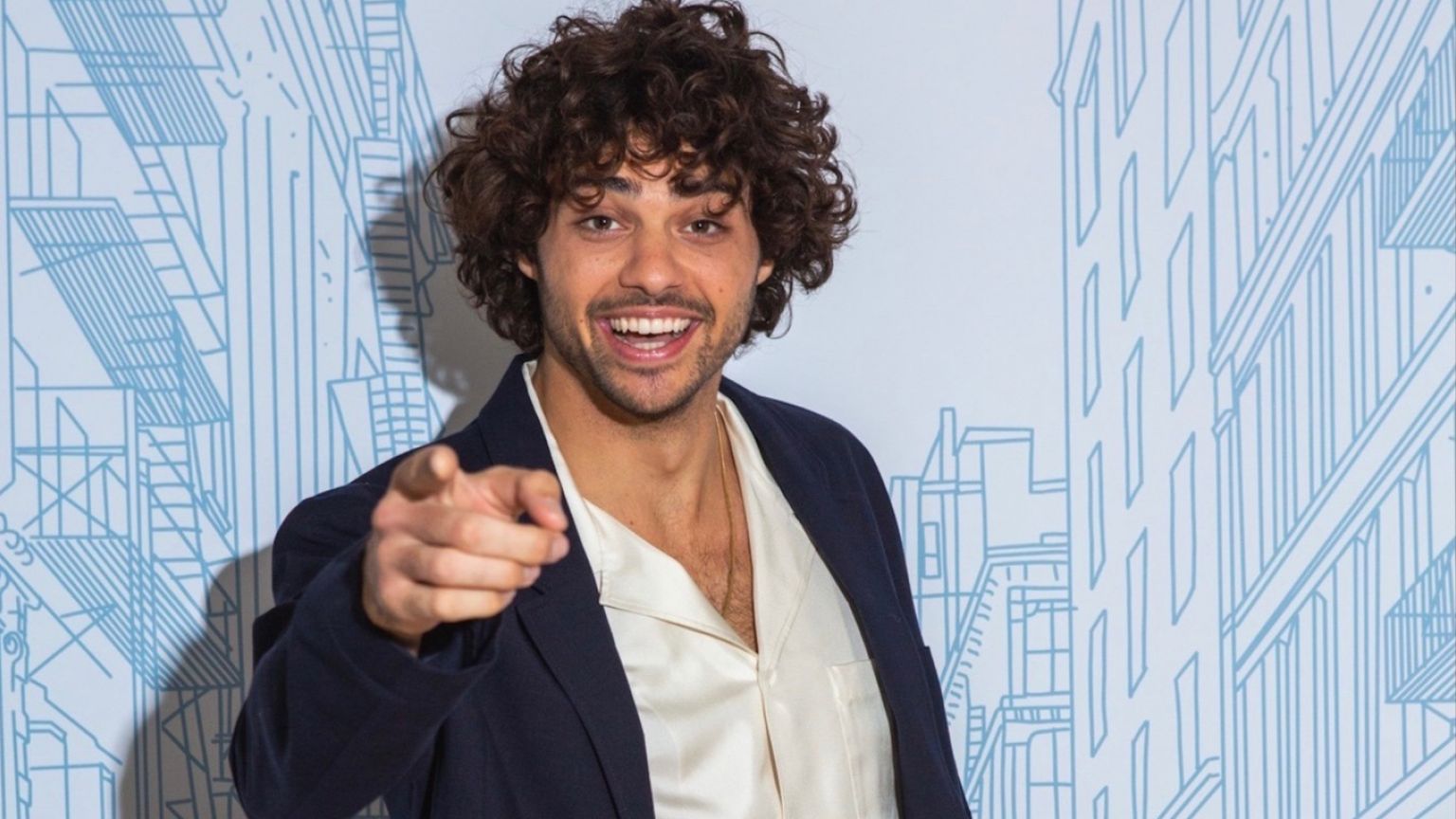 'To All the Boys'-ster Noah Centineo toont transformatie voor superheldenfilm 'Black Adam'