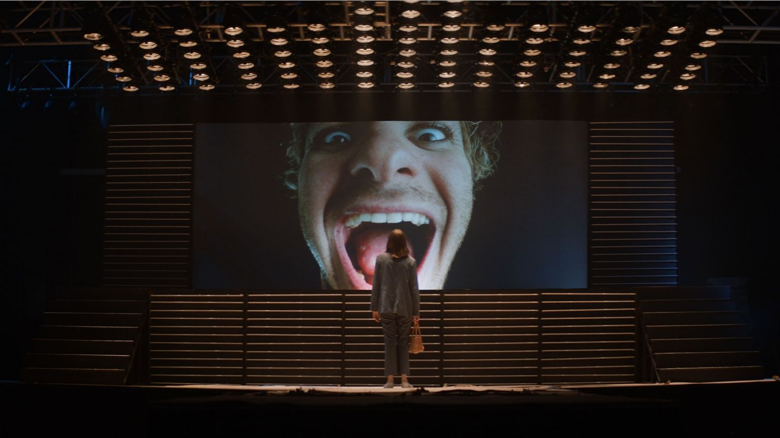 Andrew Garfield is een bekende YouTuber in de trailer van 'Mainstream'