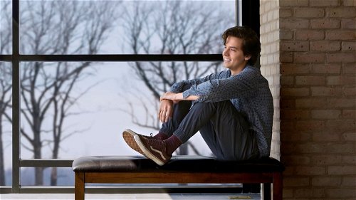 Cole Sprouse gaat nieuw project ontwikkelen en produceren voor Lionsgate