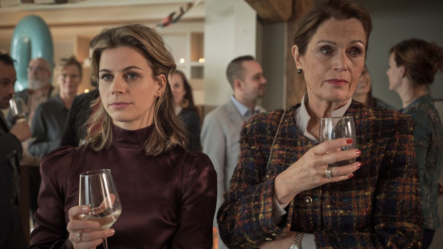 Eerste beelden te zien van Elise Schaap en Pierre Bokma in 'Mijn vader is een vliegtuig'