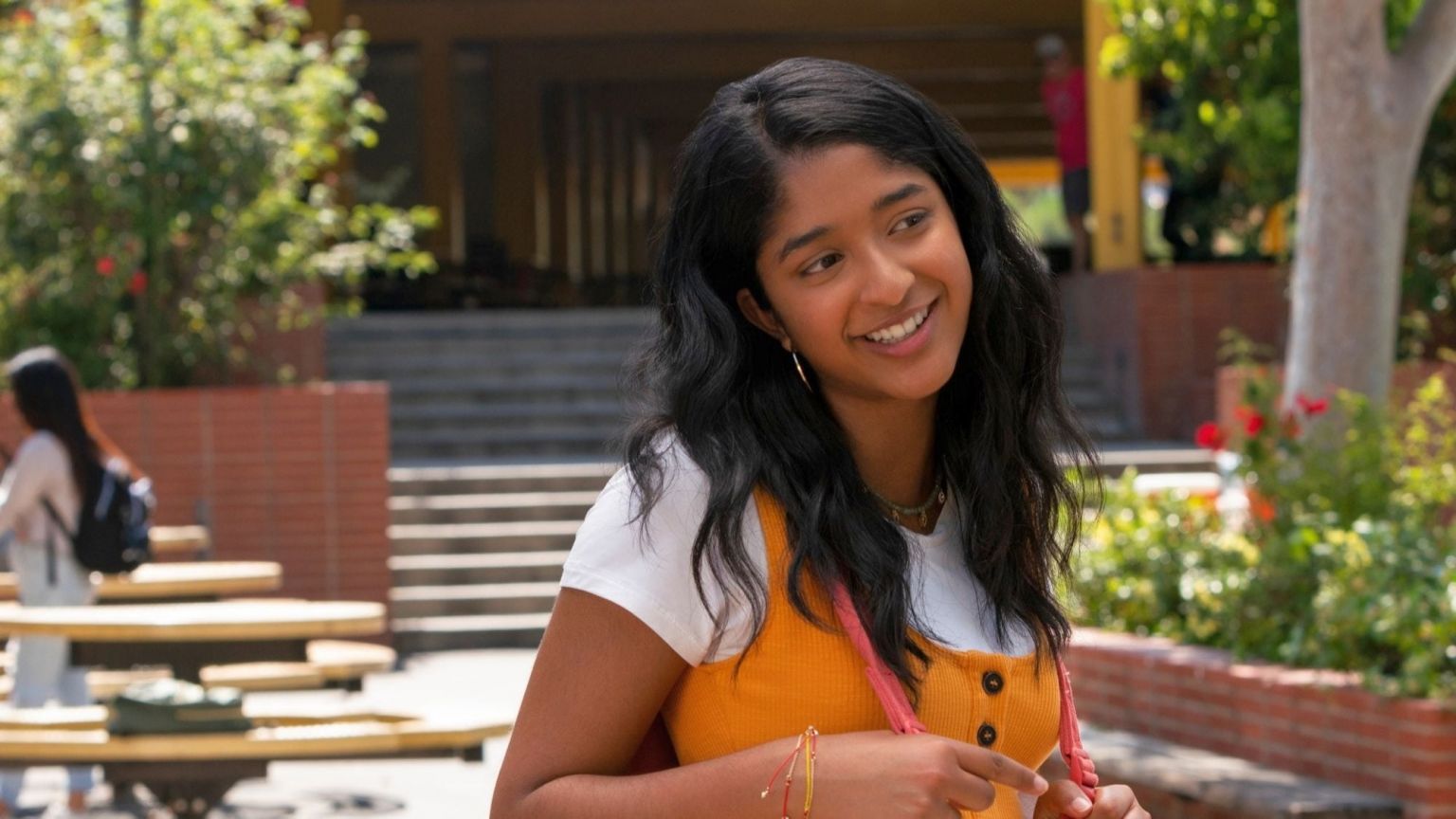 Maitreyi Ramakrishnan deelt releasedatum en eerste beelden van seizoen 2 'Never Have I Ever'