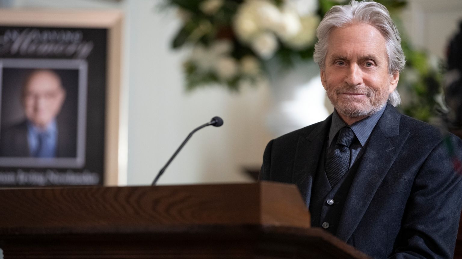 Michael Douglas neemt afscheid van een belangrijk personage in de trailer van 'The Kominsky Method' seizoen 3