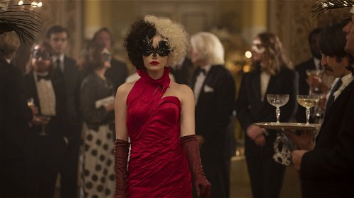 Disney deelt indrukwekkende entree van Emma Stone in nieuwe teaser van 'Cruella'