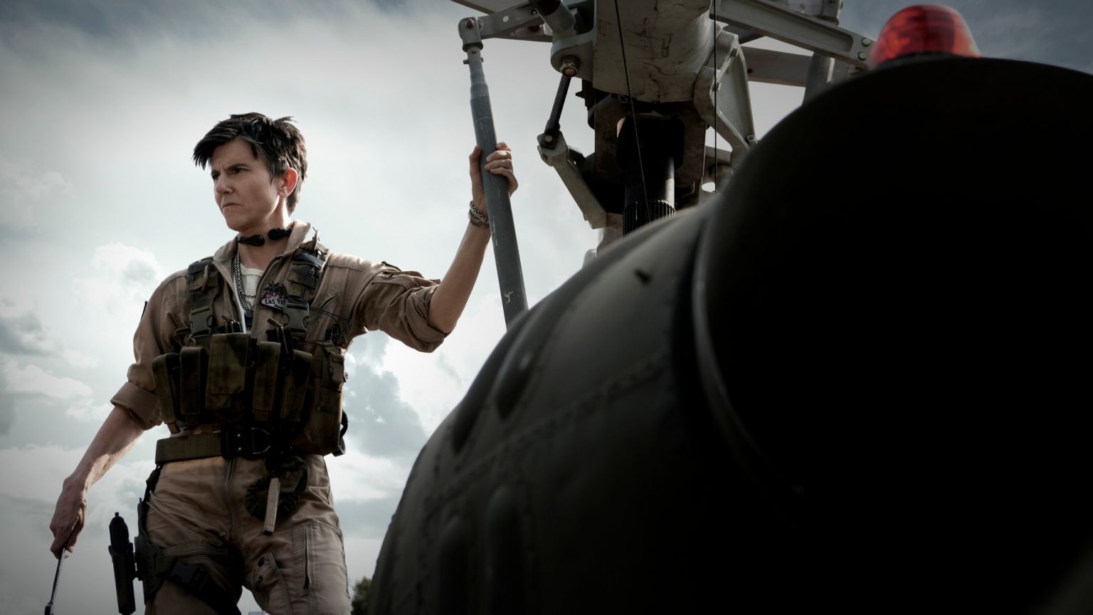 Tig Notaro werd achteraf digitaal toegevoegd aan 'Army of the Dead' als vervanging van Chris D'Elia