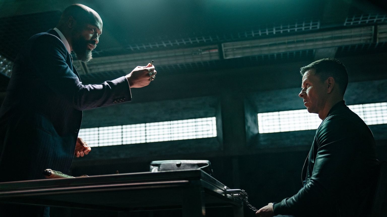 Mark Wahlberg ontgrendelt het geheim van reïncarnatie in nieuwe trailer scifi-film 'Infinite'