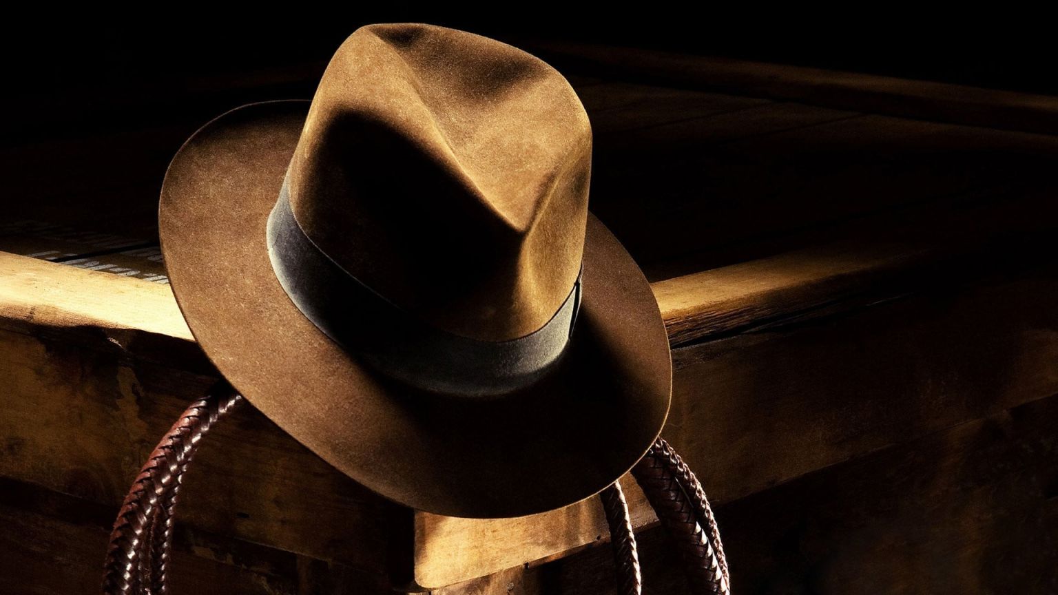 Harrison Ford landt in Engeland voor de opnames van 'Indiana Jones 5'