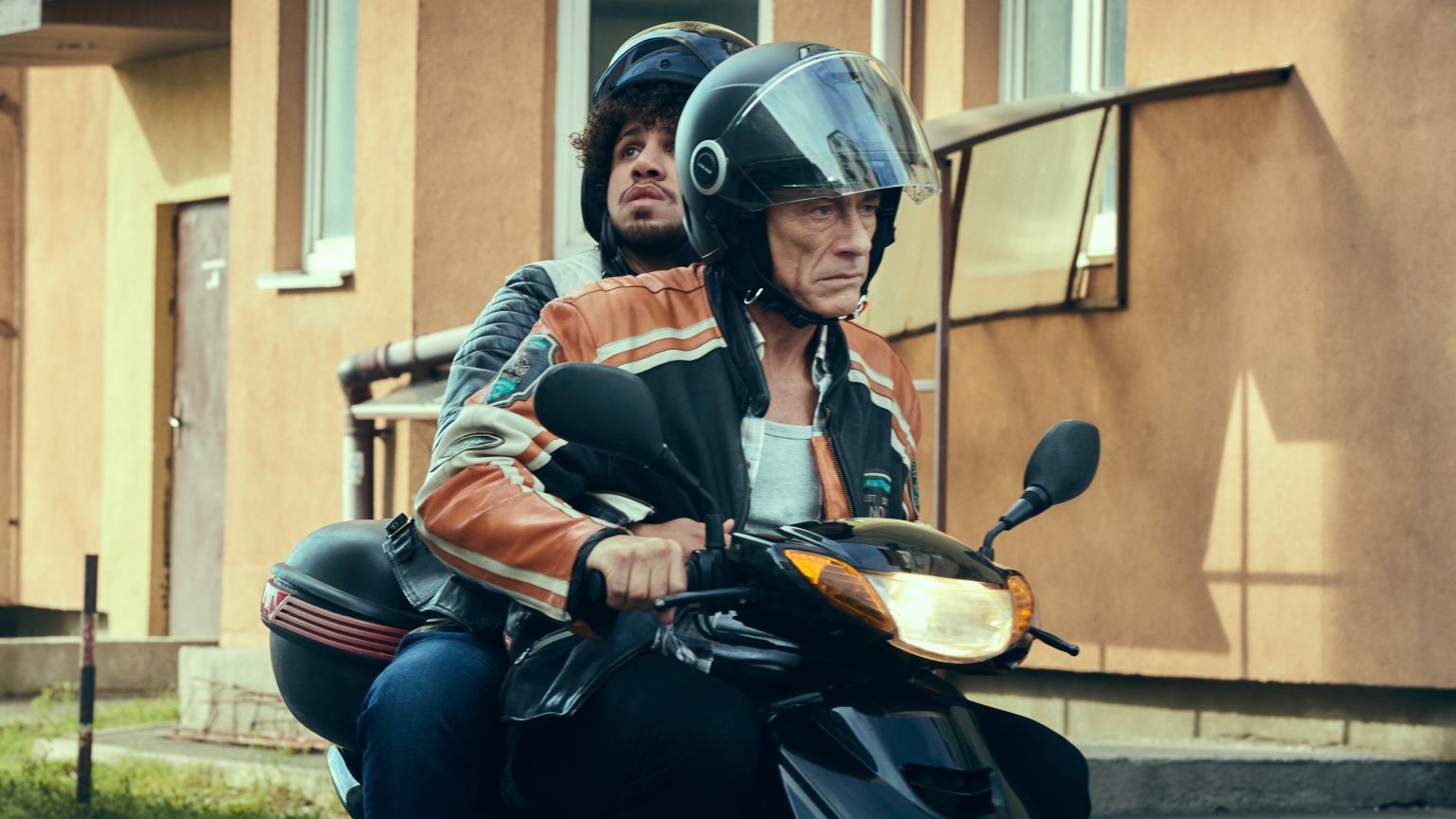 Netflix deelt trailer van de nieuwe Franse film 'Le Dernier Mercenaire' met Jean-Claude Van Damme