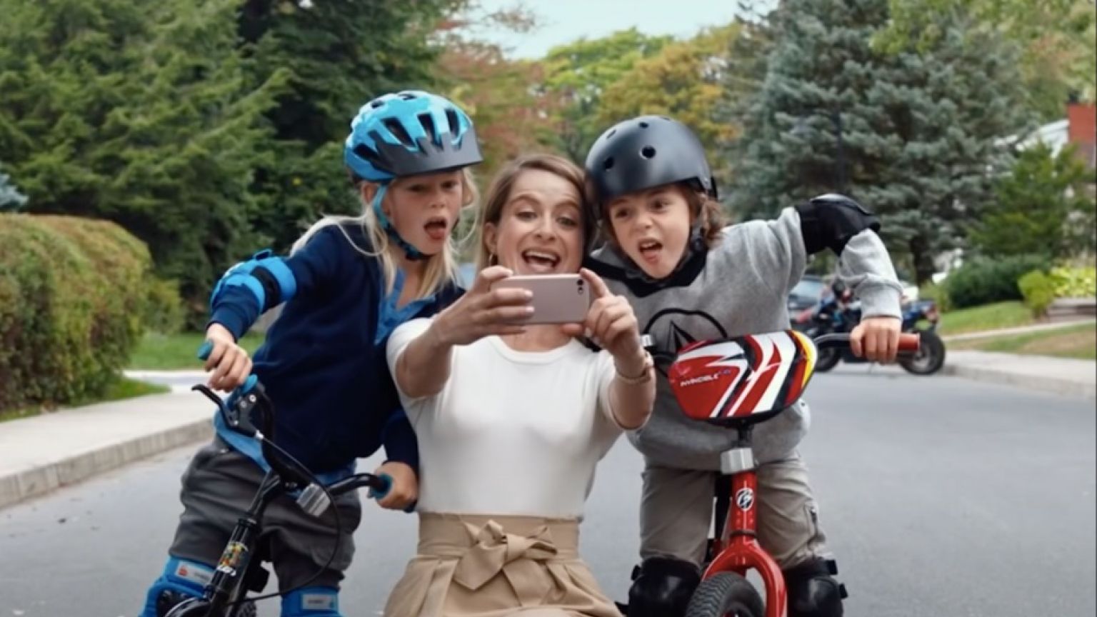 Trailer van de nieuwe Netflix-film 'Le guide de la famille parfaite' nu te zien