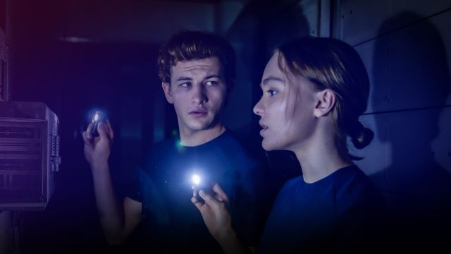 Recensie 'Voyagers'