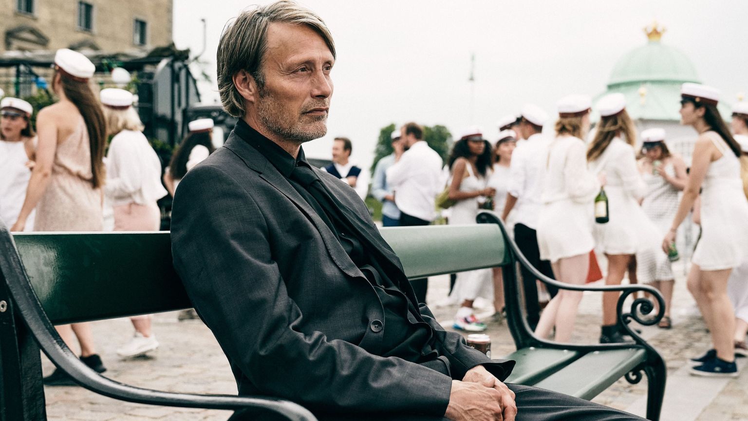 Mads Mikkelsen over vervangen Johnny Depp in 'Fantastic Beasts 3': 'Ik had er graag met hem over gepraat'